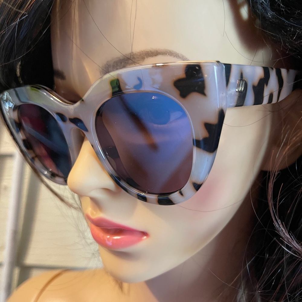 **SOLD** Le Specs Air Heart Sunglasses In Cookie Tort Unisex - Picture 4 of 16